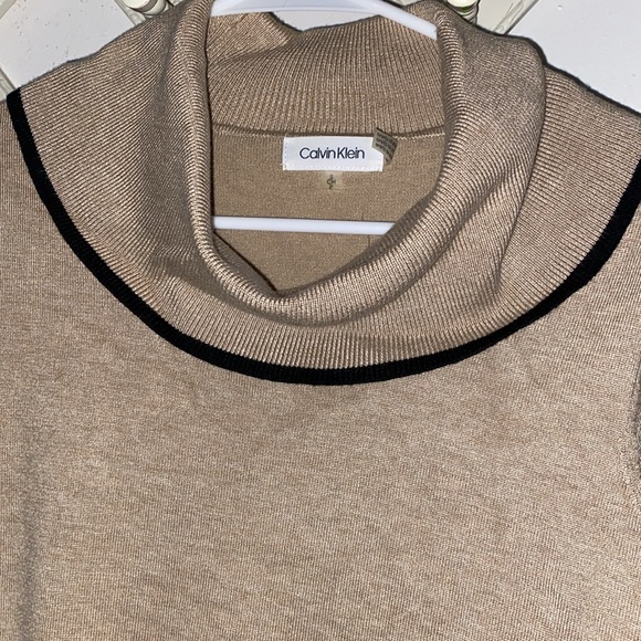 Calvin Klein Sweater - Picture 4 of 6